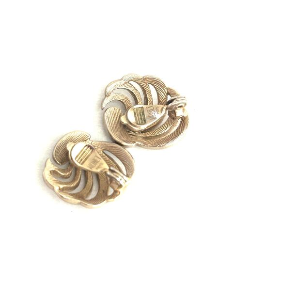 Vintage Monet Light Gold Fan Shaped Clip On Earrings - Picture 5 of 5
